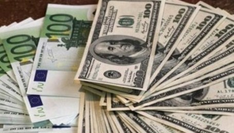 الدولار يهوي بسبب خطة ترامب الضريبية