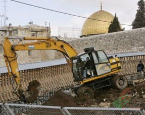 قوات الاحتلال تجرف أرضاً قرب أسوار القدس القديمة