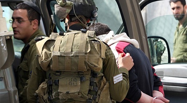 قوات الاحتلال تعتقل شابين جنوب جنين