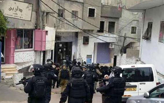 القدس... الاحتلال يقتحم مخيم شعفاط ويبعد 2 عن باب العامود