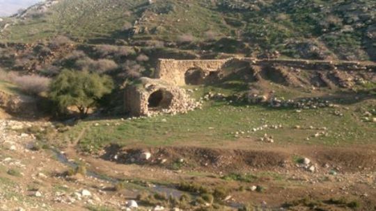 مستوطنون يعتدون على آبار المياه شمال الأغوار