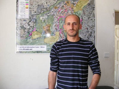 الاحتلال يعتقل مدير مركز معلومات وادي حلوة جواد صيام