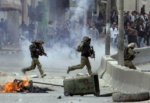 محدث.. 8 إصابات بينهما طفلان في مواجهات على حاجز قلنديا