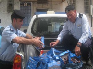 طواقم حماية المستهلك تضبط 4 أطنان من منتجات المستوطنات في سلفيت