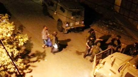 الاحتلال يعتقل 8 مواطنين من الضفة والقدس
