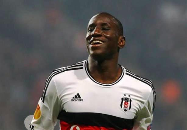 ديمبا با يتعرض لإصابة مروعة في ساقه اليسرى