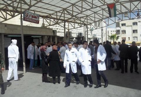 نقابة الاطباء تهدد بإستئناف الإجراءات الاحتجاجية إذا لم تستجب الحكومة لمطالبها