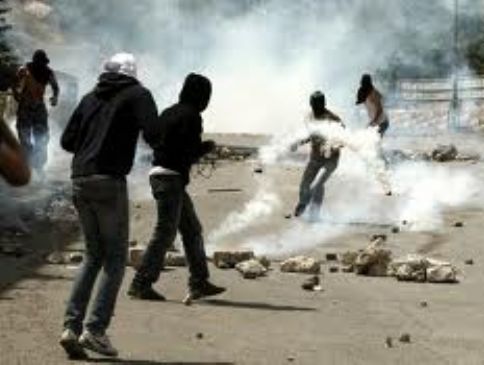  إصابة 7 شبان فلسطينيين في مواجهات مع قوات الاحتلال في خان الأحمر بأريحا
