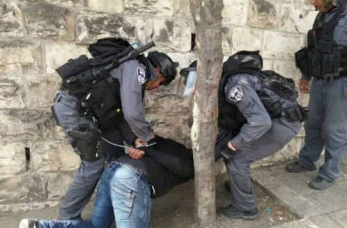 الاحتلال يعتقل عددا من المواطنين في القدس