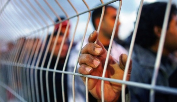 الاحتلال يصدر 40 أمر اعتقال إداري بحق أسرى