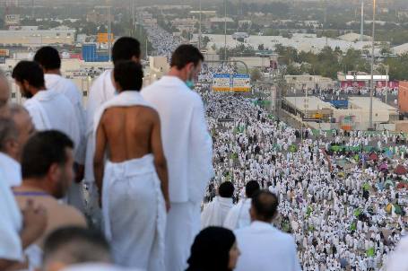 بعض حجاج المكرمة يعودون غدا الى القطاع والبقية يوم الأحد