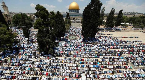 ربع مليون شخص يصلون الجمعة في المسجد الأقصى