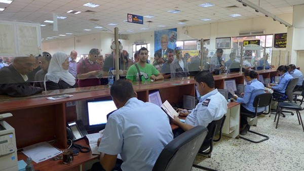 الاحتلال يمنع سفر 22 مواطناً عبر معبر الكرامة