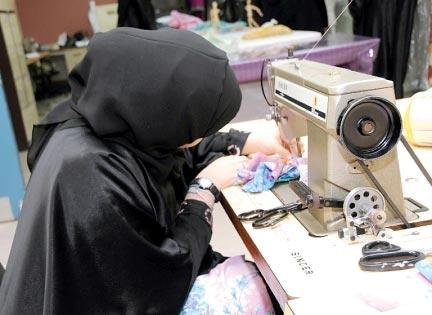 توقيع اتفاقية حماية حقوق النساء العاملات في المشاغل الصغيرة بالخليل
