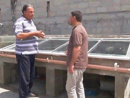 مواطن من خانيونس يصمم جهازا لتحلية المياه باستخدام الطاقة الشمسية