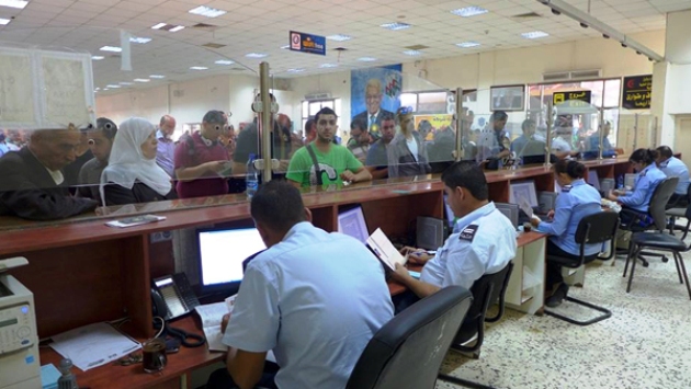 الاحتلال يمنع 8 مواطنين من السفر عبر معبر الكرامة