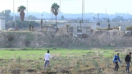 اصابات بالرصاص والاحتلال يحتجز الصحفيين كدروع بشرية