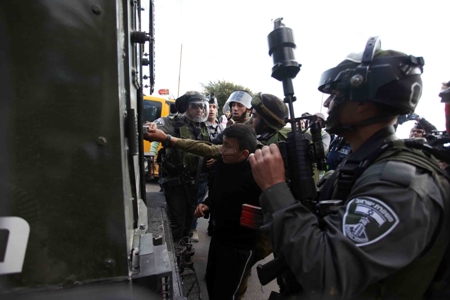 قوات الاحتلال تعتقل 6 فلسطينيين شمال الخليل
