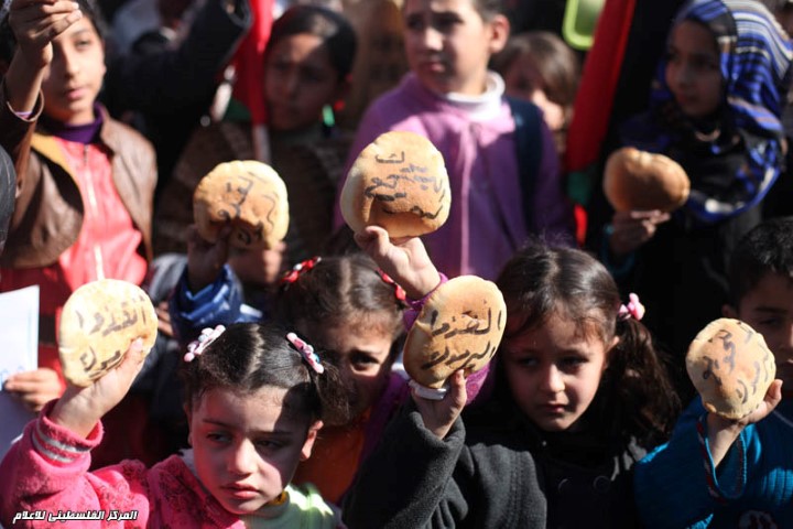 وقفة تضامنية مع مخيم اليرموك في غزة 