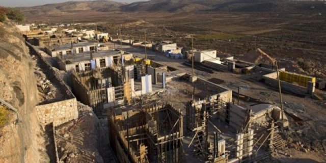 ليبرمان يعرض مخططاً لمحاصرة الفلسطينيين بمناطق في الضفة والقدس
