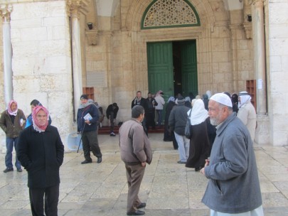 الاحتلال يقرر إبعاد مسنين اثنين عن الأقصى 30 يوما