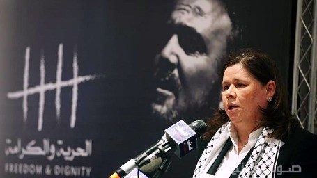 فدوى البرغوثي: أطراف في فتح والسلطة تحاول إفشال إضراب الأسرى