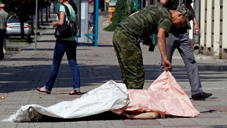 بعد أقل من 24 ساعة على اتفاق مينسك... قتلى وجرحى في معارك شرق اوكرانيا