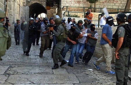 قوات الاحتلال تعتقل 15 مواطنا في القدس