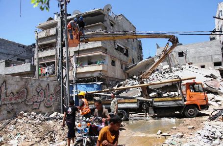 غزة.. تعطل 4 خطوط كهرباء رئيسية نتيجة قصف الاحتلال