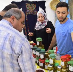 انطلاق فعاليات السوق الشعبي 