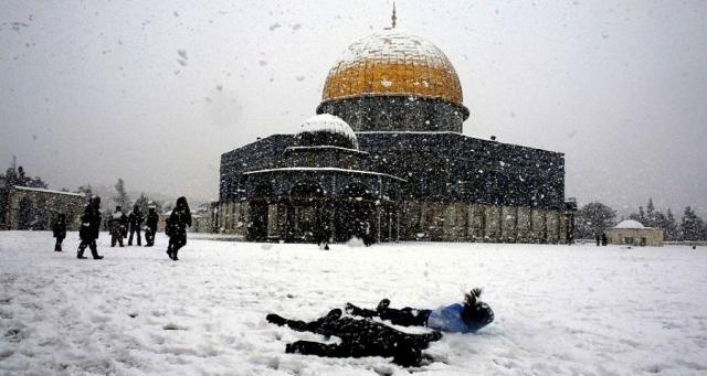 الطقس: أمطار غزيرة وأجواء شديدة البرودة ورياح