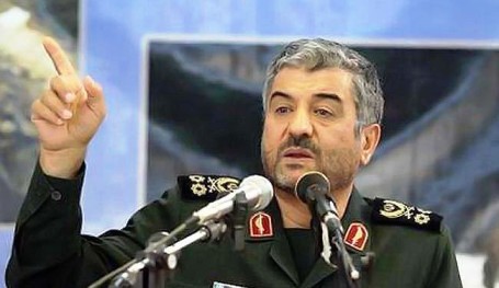 جعفري: على امريكا نقل قواعدها لمسافة 2000 كلم عن الحدود الإيرانية