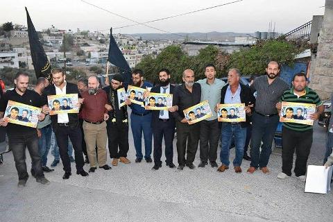 وفد من الجهاد الإسلامي يجول على منازل الشهداء والمحررين بالخليل