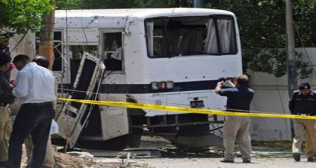 مقتل 41 شخصا في هجوم مسلحين على حافلة في كراتشي جنوب باكستان