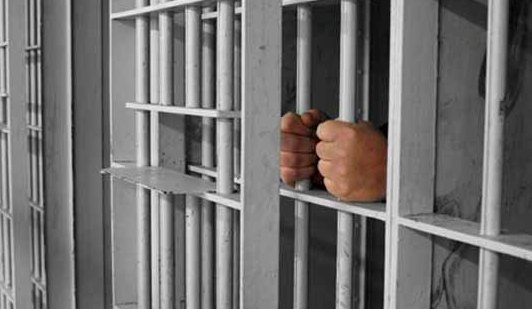 أحكام بالسجن وتمديد الاعتقال بحق مواطنين