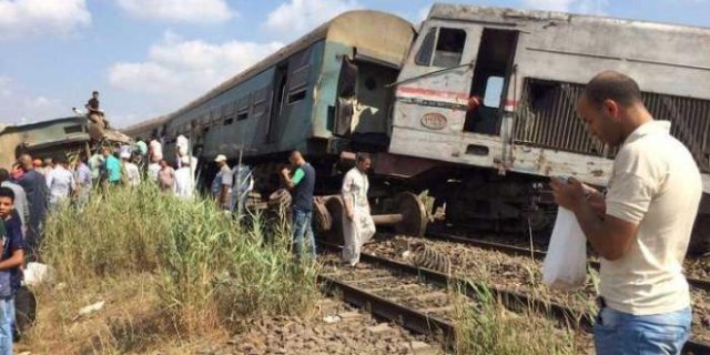 (محدث) مصرع وجرح العشرات في حادث تصادم قطارين بمدينة الإسكندرية بمصر