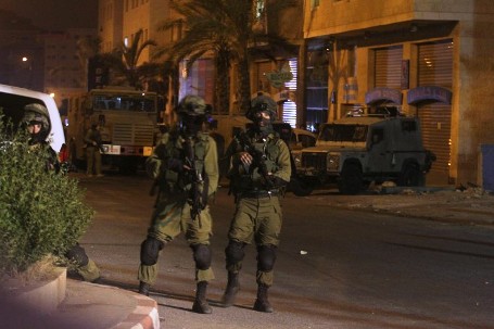 القدس.. الاحتلال يعتقل 5 مقدسيين من العيسوية