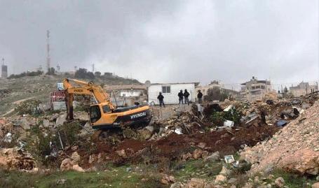 القدس... الاحتلال يهدم منشآت زراعية في حزما