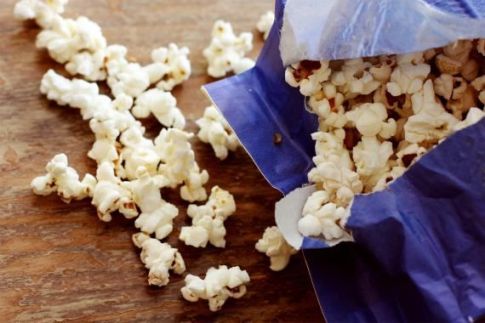 أطعمة ينصح أطباء السرطان بعدم تناولها