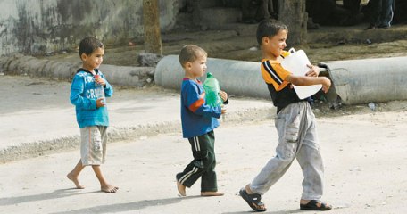 الفرا: الحصار عطل 21 مشروعا للمياه والصرف الصحي بغزة