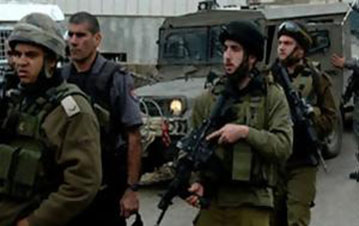 قوات الاحتلال تعتقل 4 فلسطينيين من الخليل