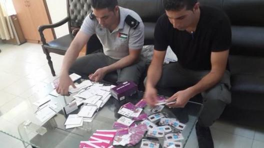 ضبط 113 شريحة اتصال ممنوعة قانونيا في الخليل