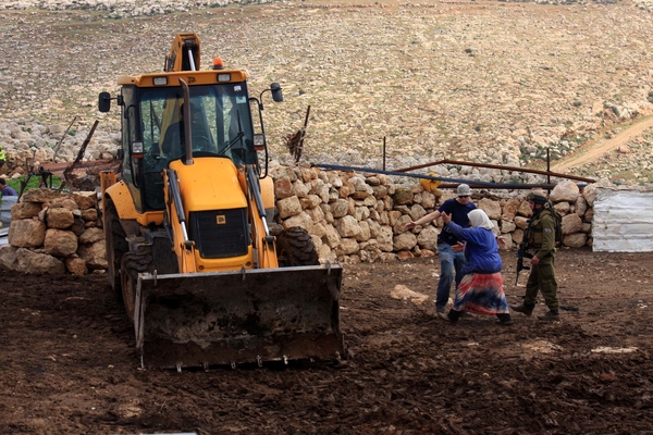 الاحتلال يهدم منشآت لعرب الجهالين جنوب شرق القدس