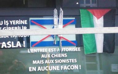 مقهى بلجيكي يسمح بدخول الكلاب ويمنع اليهود احتجاجاً على قصف غزة