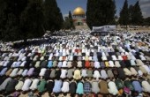 250 موطنا من غزة يؤدون صلاة الجمعة في القدس المحتلة
