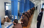 مركز للدفاع عن الأسرى يستنكر منع الأهالي من زيارة أبنائهم