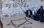 مستوطنون يخطون شعارات عنصرية في القدس المحتلة
