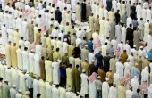 ملايين المسلمين يؤدون صلاة عيد الفطر