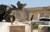 الاحتلال يغلق طريقا داخليا في بلدة الخضر