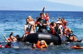 بأقل من ساعة ... 1200 لاجئ يصلون جزيرة ليسبوس اليونانية